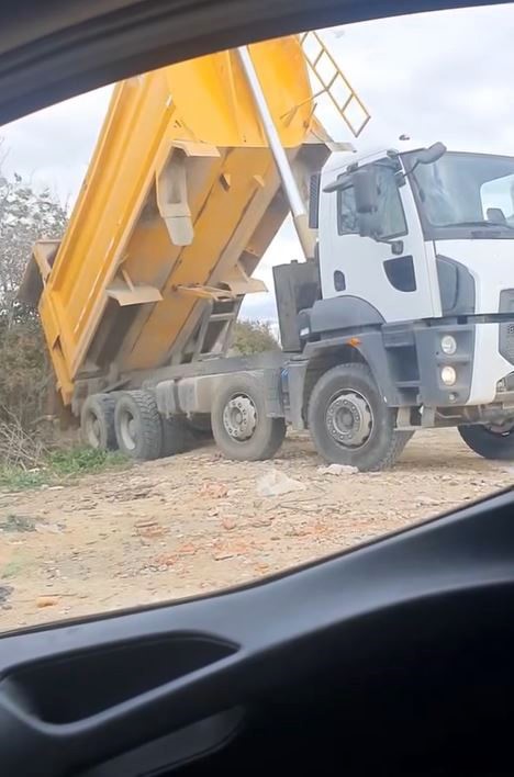 Arnavutköy’de kaçak döküm görüntülendi
