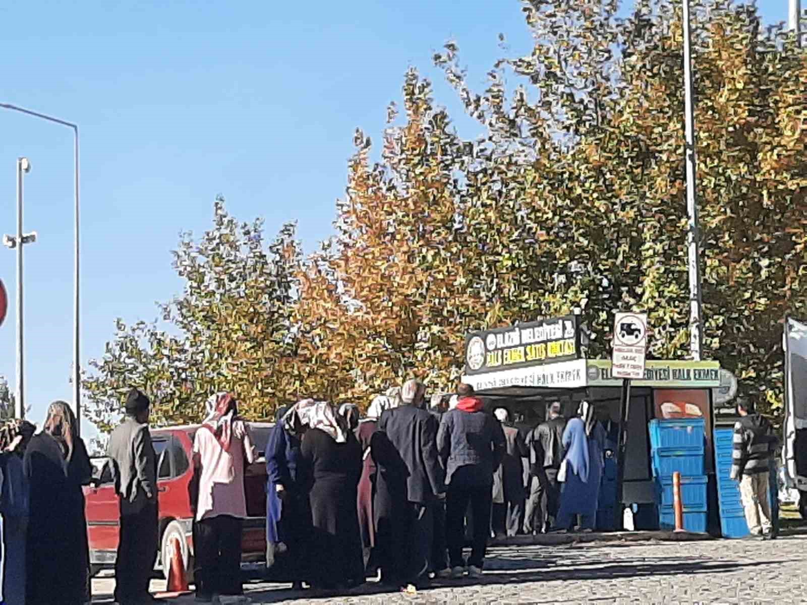 Elazığ’da halk ekmeğe yoğun ilgi
