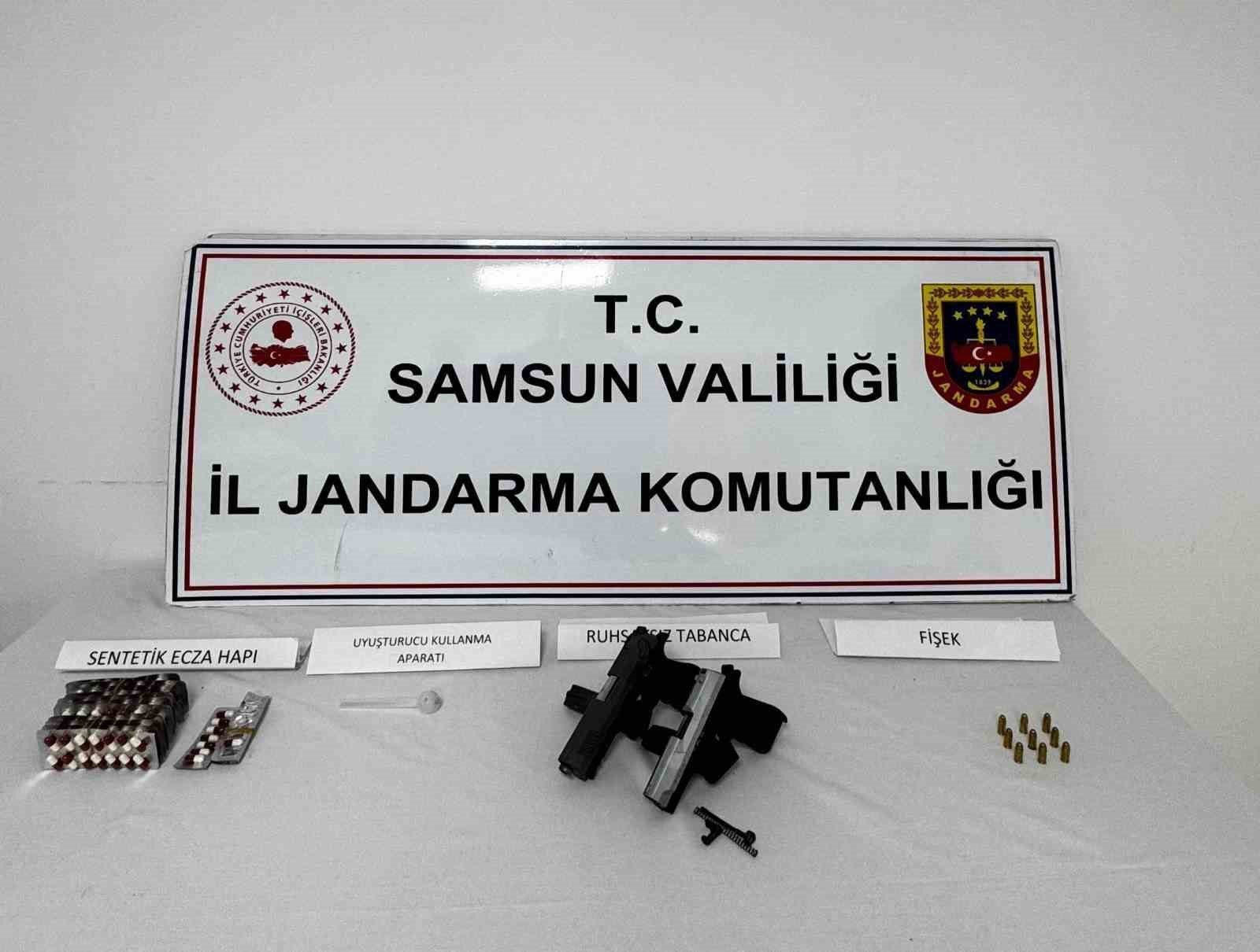 Jandarma ekiplerince silah ve uyuşturucu ele geçirildi