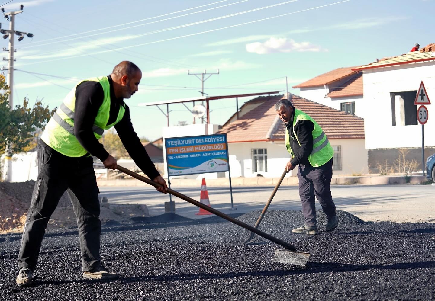 Yeşilyurt’ta 43 bin tok sıcak asfalt serimi