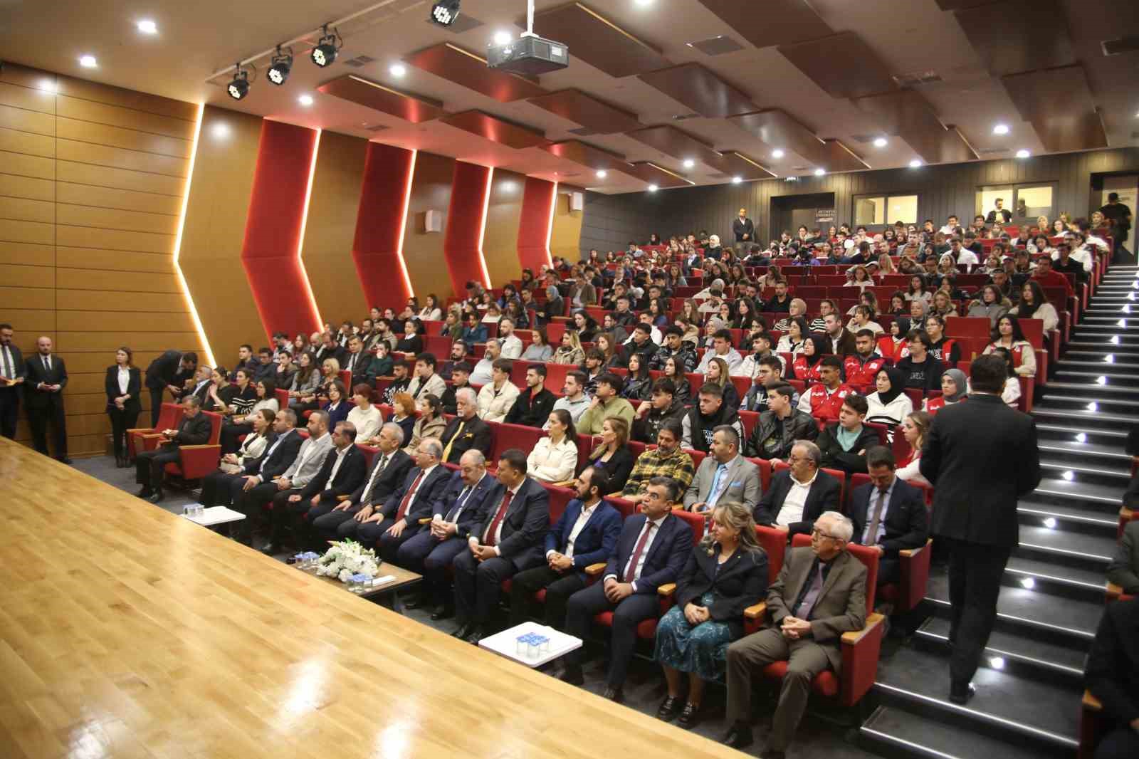 Mustafa Varank: &quot;Maaşlı bir iş tercih edeceğinize girişimci olmanızı öneriyorum&quot;