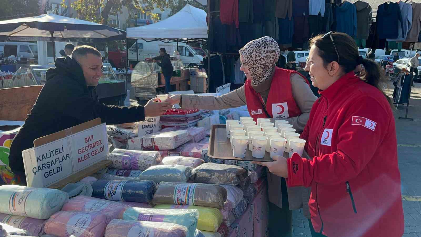 Kızılay’dan esnafa mesir macunlu süt ikramı