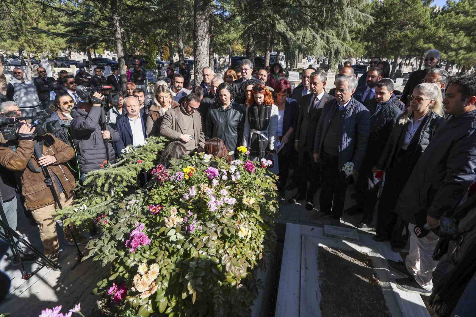 CHP Genel Başkanı Özel: "Sayın Bakırhan’ın ifade ettiği görüşlere katılmıyorum, en sert şekilde karşı çıkıyorum fakat..."
