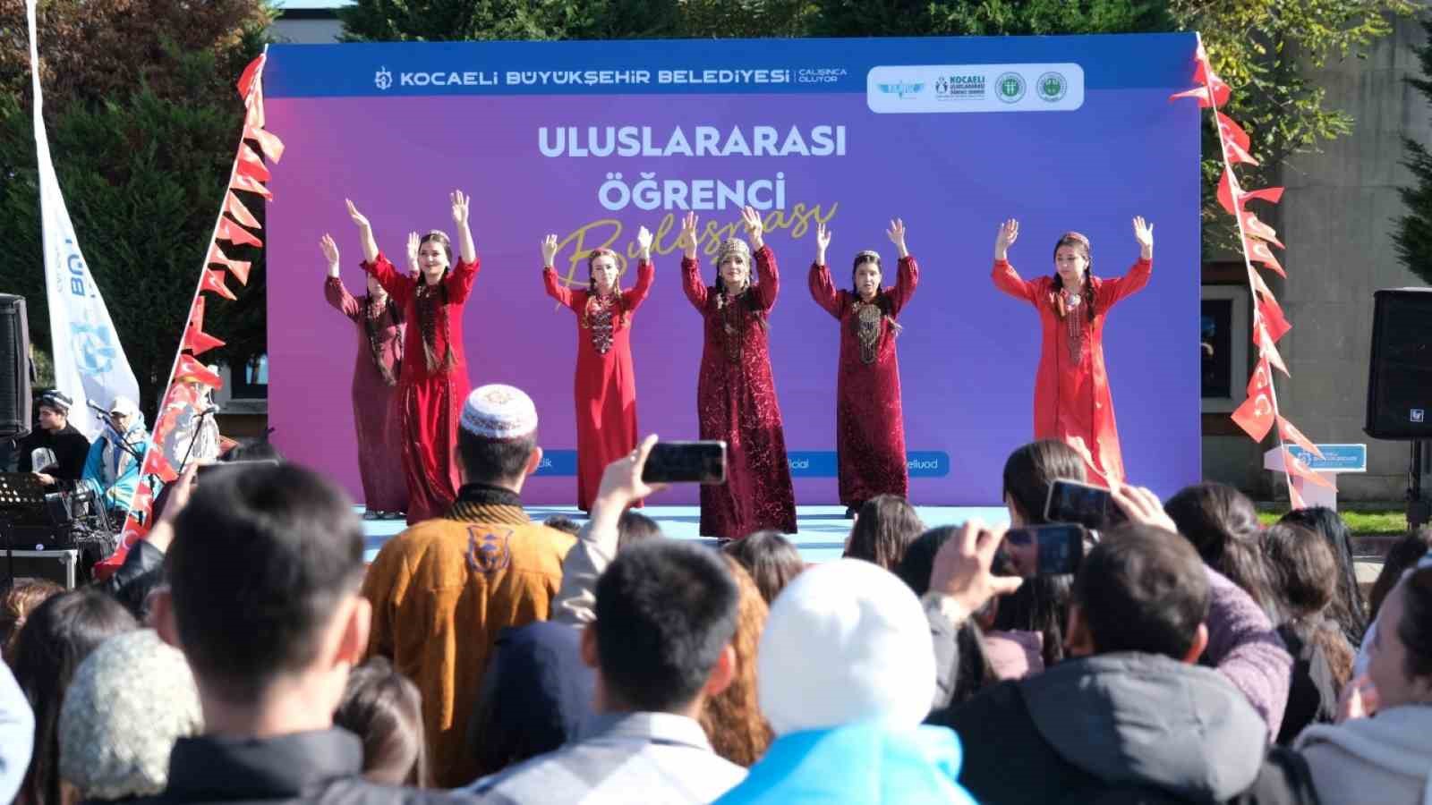 Yabancı öğrenciler kültürlerini tanıttı