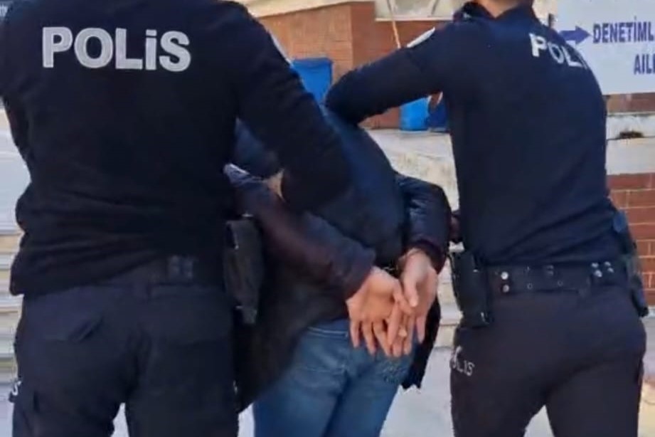 Trafik uygulamasından kaçan suç makinesi polisin sıkı takibiyle yakalandı
