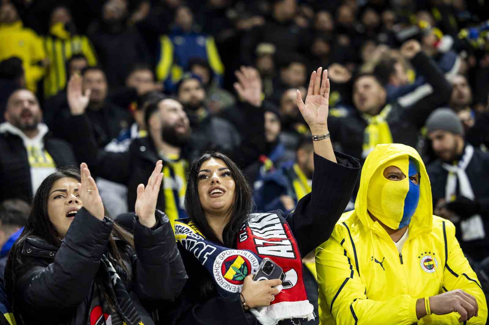 UEFA Avrupa Ligi: AZ Alkmaar: 0 - Fenerbahçe: 0 (İlk yarı)
