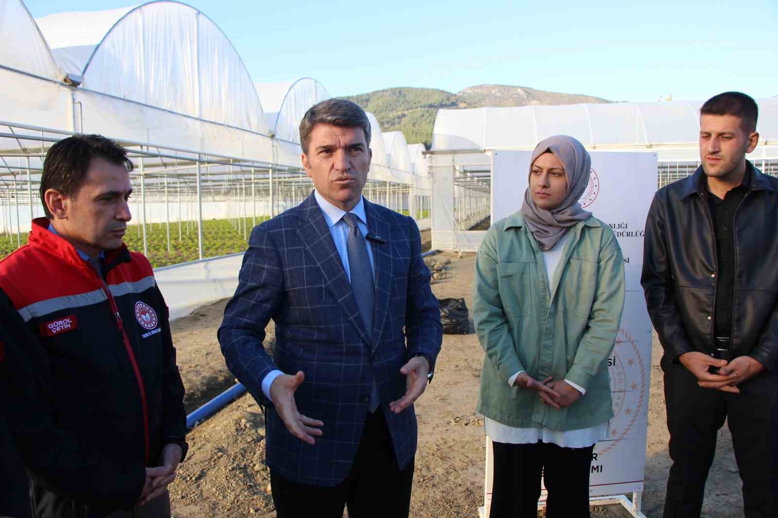 Amasya Valisi Bakan, Yeşilırmak kıyısına dökülen soğan ve patlıcanlarla ilgili konuştu: "Yazık günah, bu milli servet"