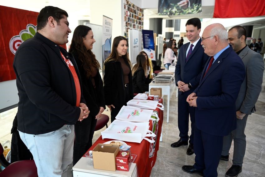 Uşak Üniversitesi Kariyer Günü’24 yoğun ilgi gördü