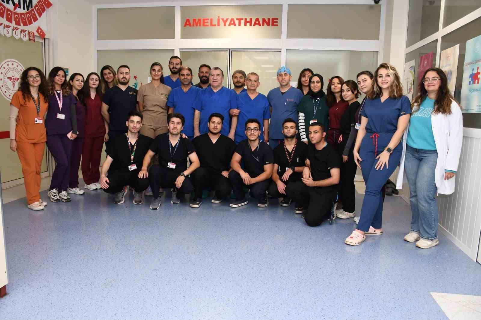 Dünyaca ünlü ortopedi hekiminden Alanya’da 5 başarılı operasyon
