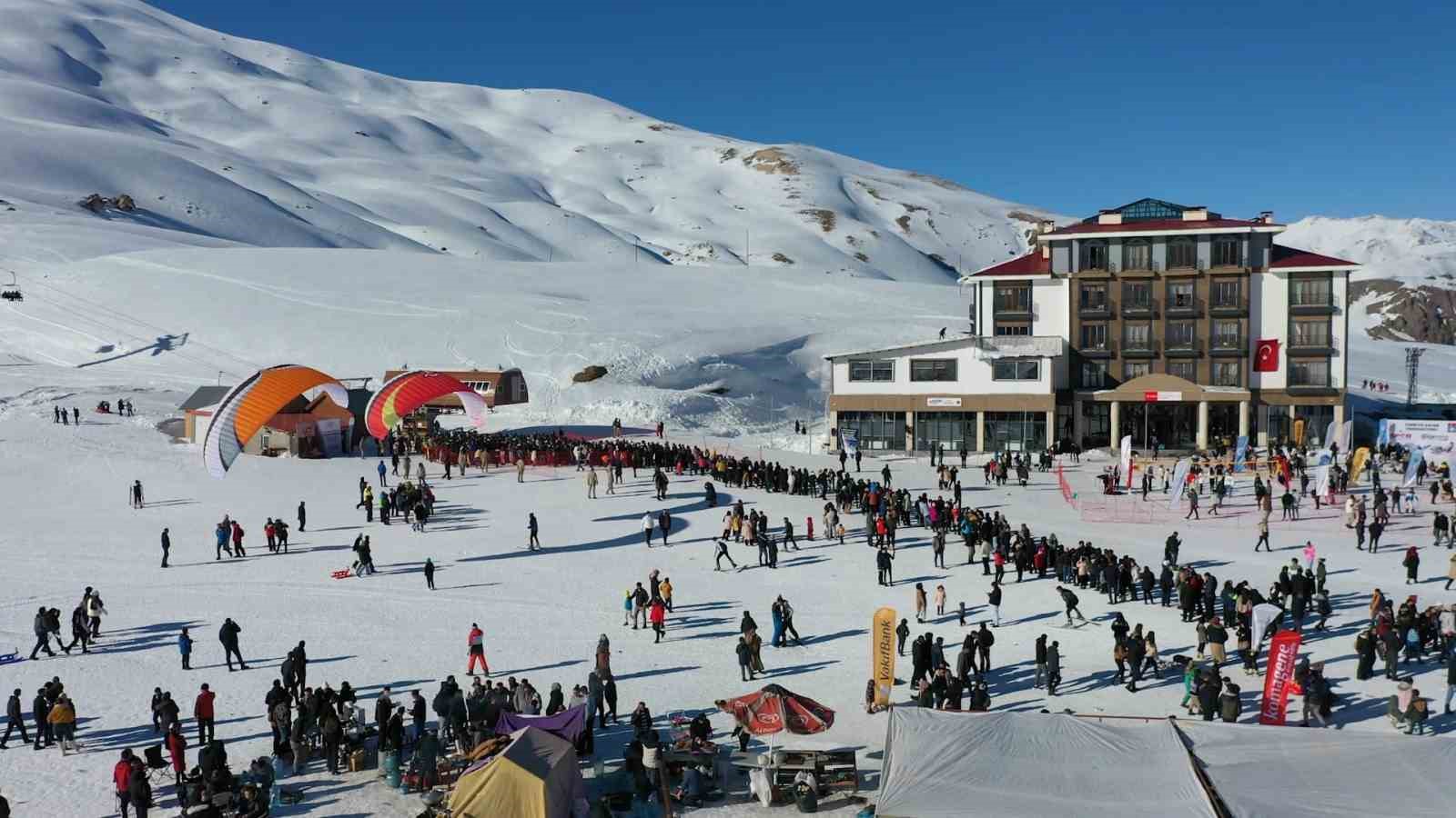 Bakan Bak, gençleri Hakkari’ye davet etti