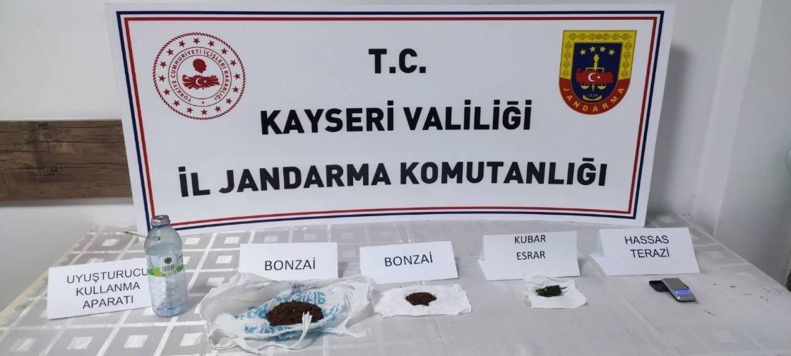 Jandarma’dan uyuşturucu operasyonu: 3 Gözaltı