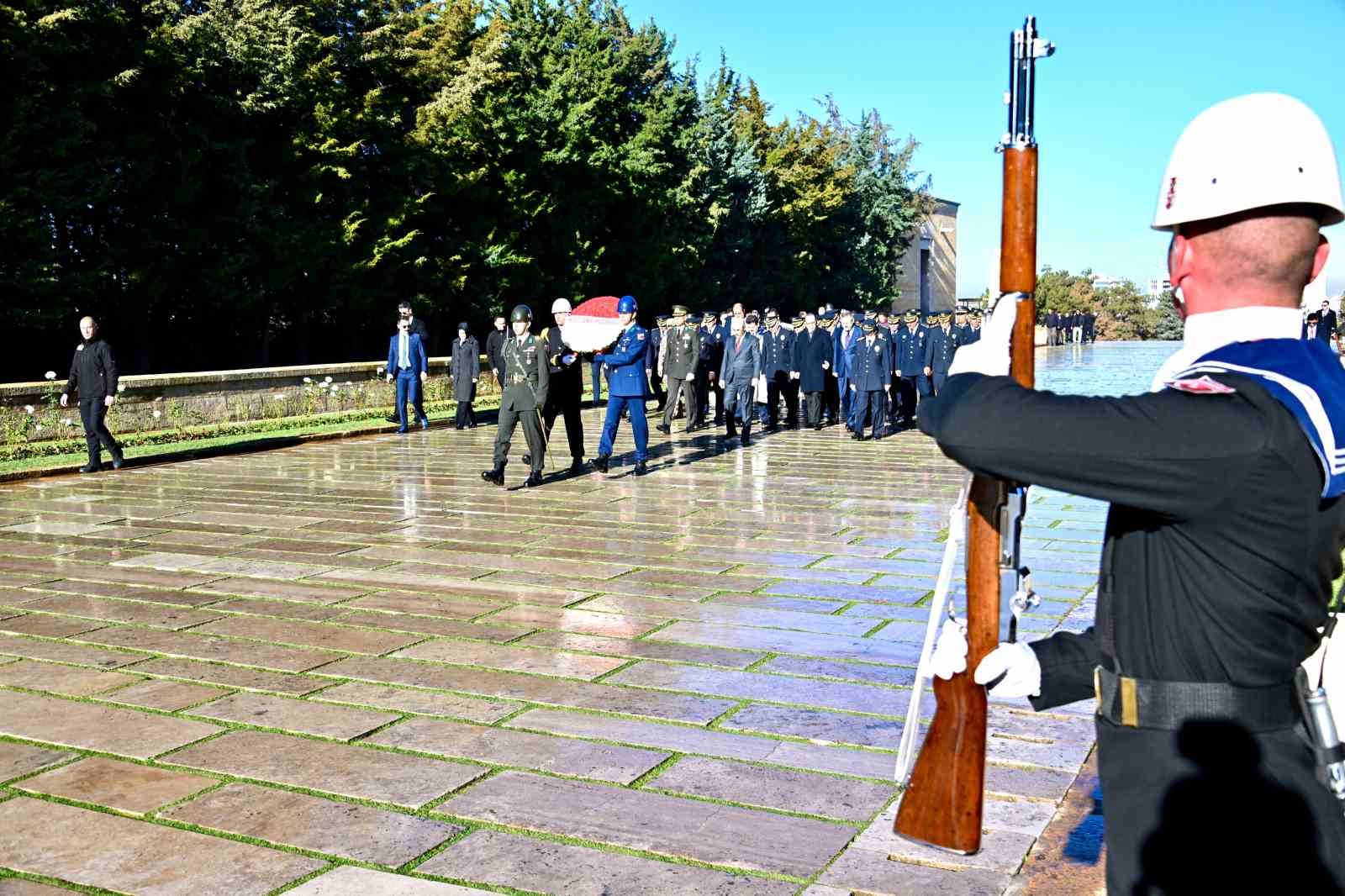 Emniyet Teşkilatı, Atatürk Haftası dolayısıyla Anıtkabir’i ziyaret etti