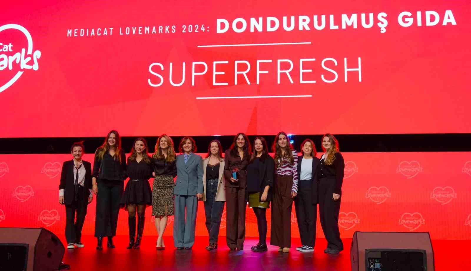 Türkiye’nin “Lovemark”ı SuperFresh, ödülüyle buluştu