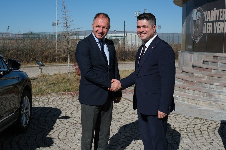 Spor hizmetleri müdürlüğünde Dönmez dönemi
