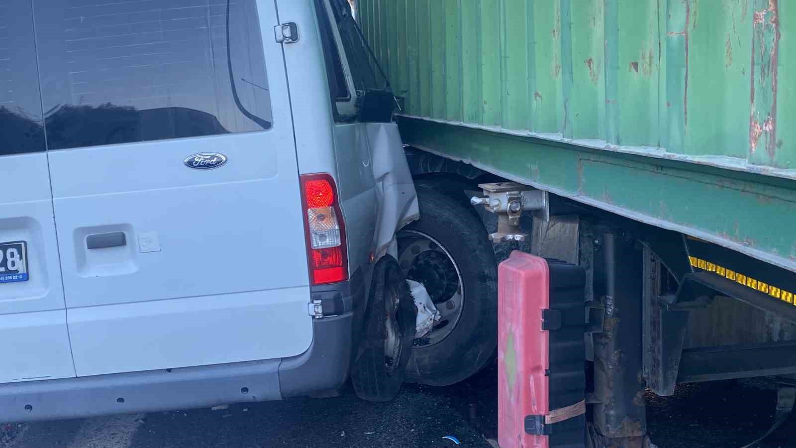 Mahkumları taşıyan cezaevi aracı TEM’de kazaya karıştı: 5 yaralı