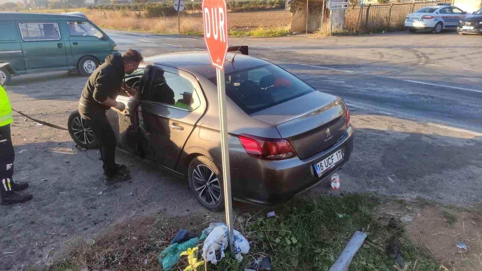 Bursa’da iki otomobil kafa kafaya çarpıştı: 7 yaralı
