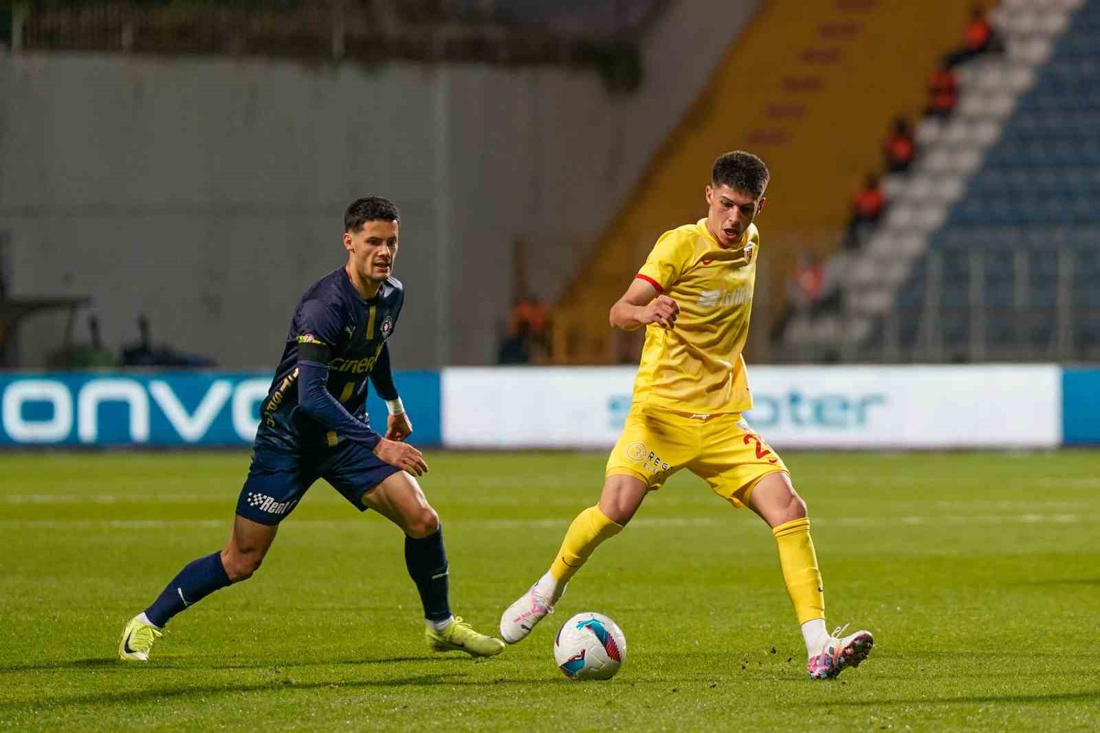 Trendyol Süper Lig: Kasımpaşa: 0 - Kayserispor: 1 (İlk yarı)
