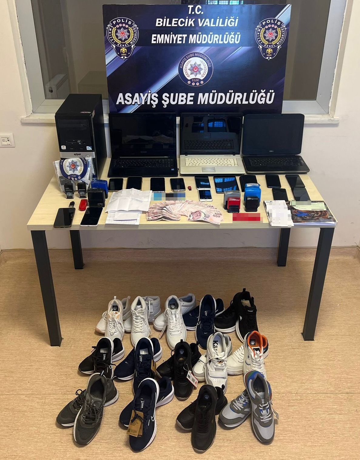 Belediyelere ait sahte kaşe yaparak vurgun yapan &ccedil;ete &ccedil;&ouml;kertildi
