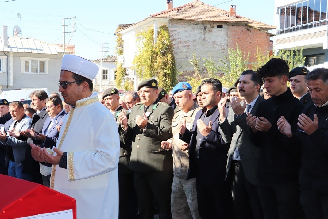 Kırkağaçlı Kıbrıs Gazisi İbrahim Çam askeri törenle toprağa verildi
