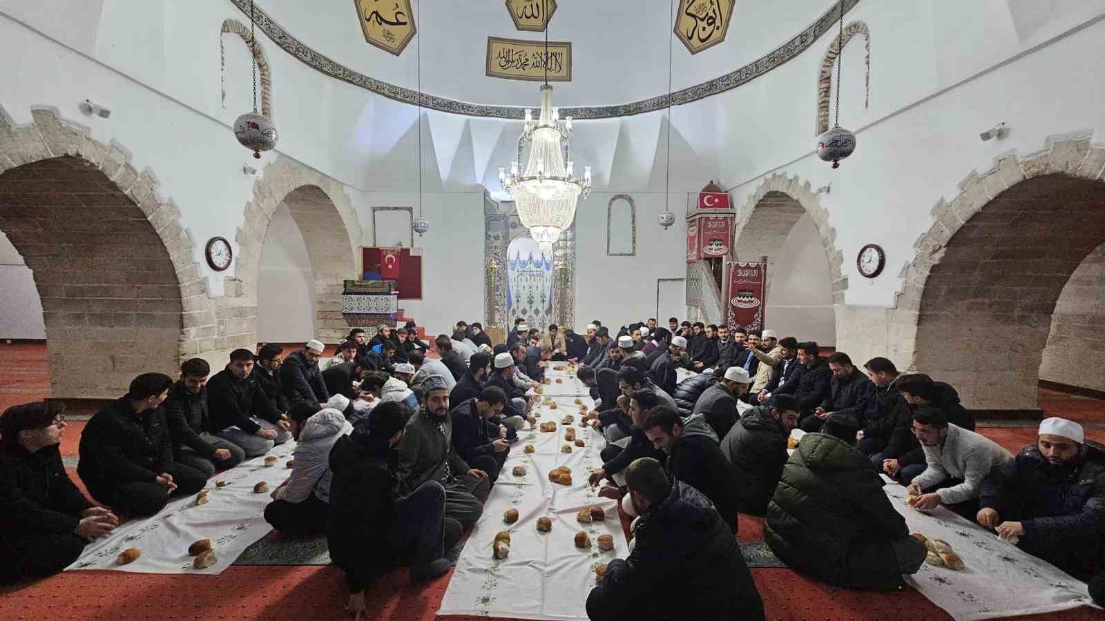 Kütahya’da aday din görevlileri sabah namazında buluştu
