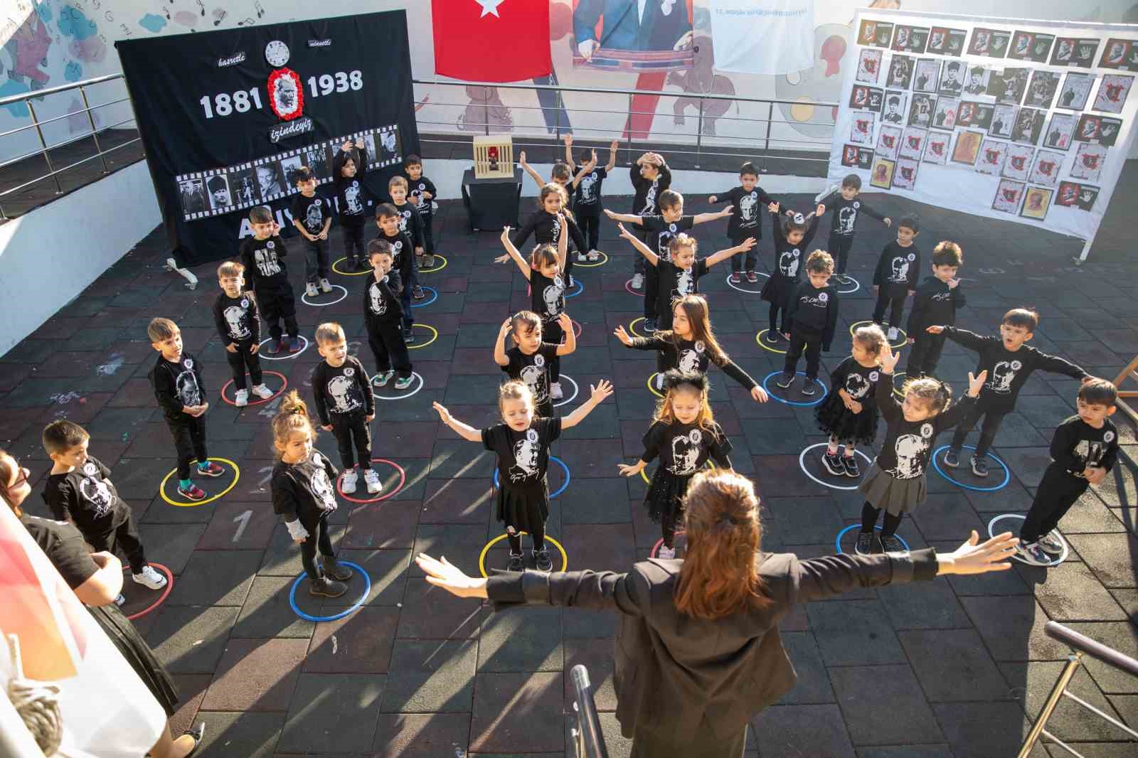 Mersin’de minik öğrenciler Atatürk’ü andı