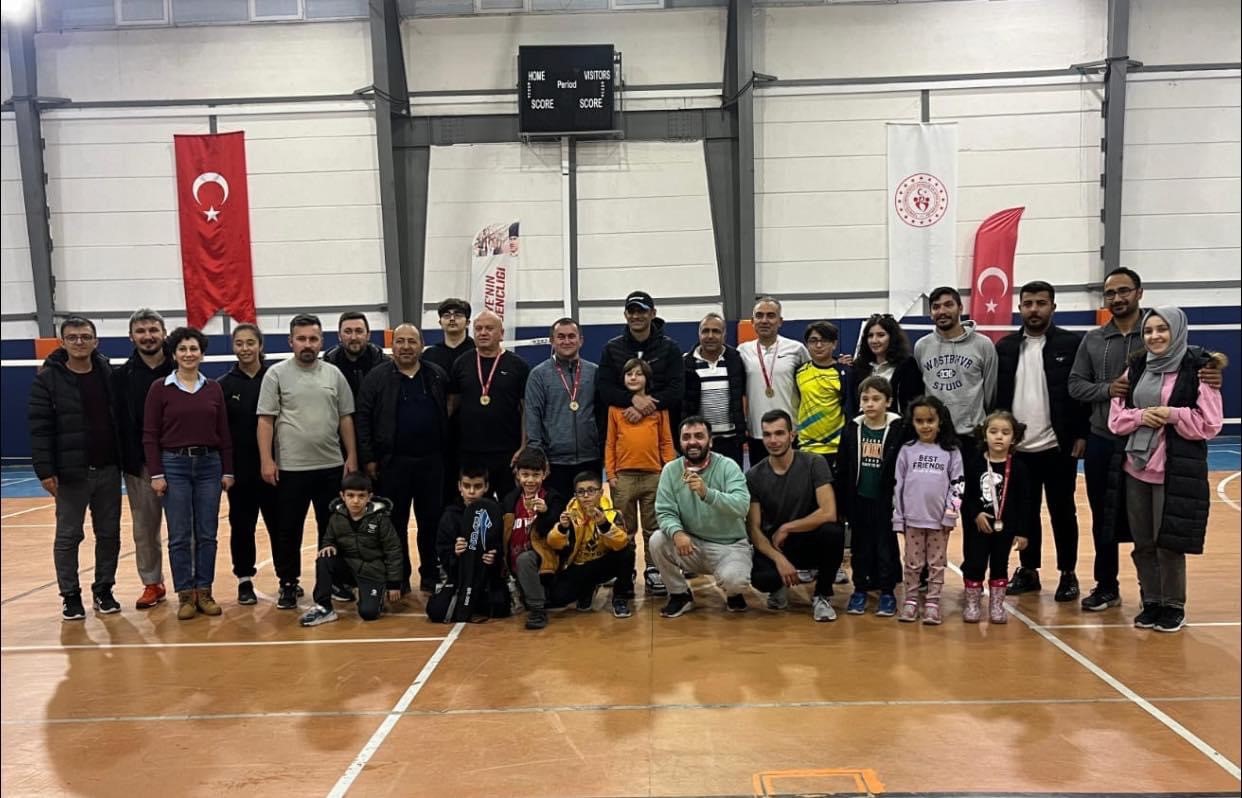 Çaycuma’da Badminton turnuvası düzenlendi