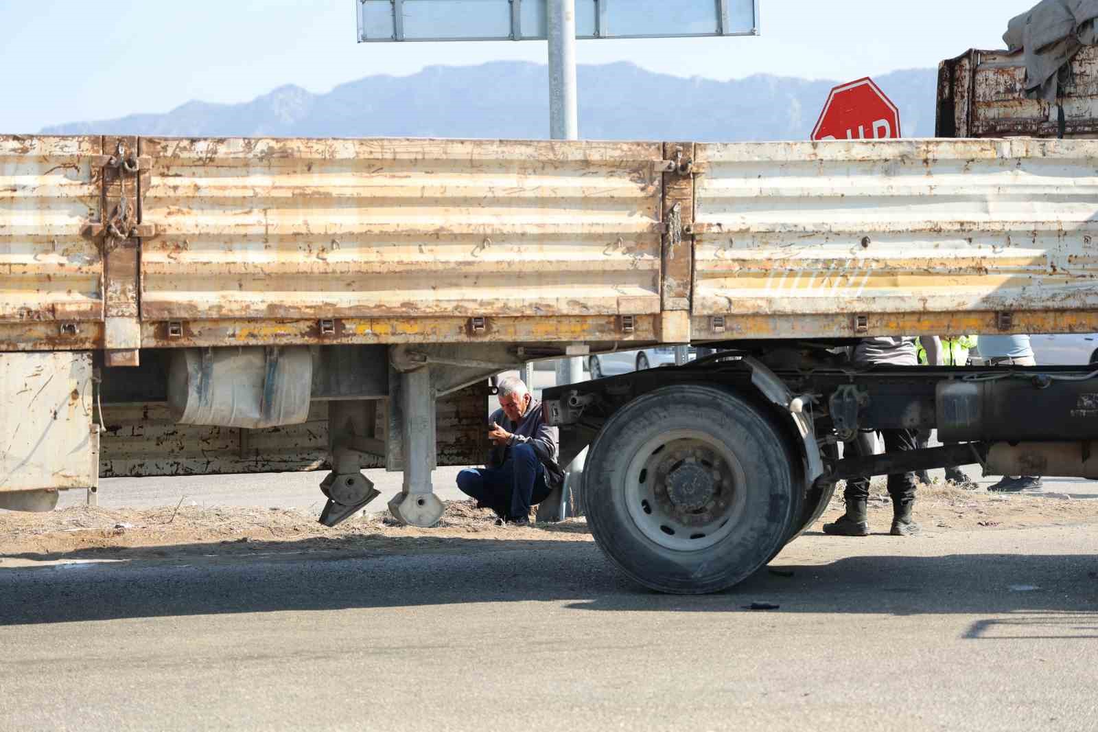 Kamyon ile otomobil çarpıştı: 1 ölü, 1 yaralı
