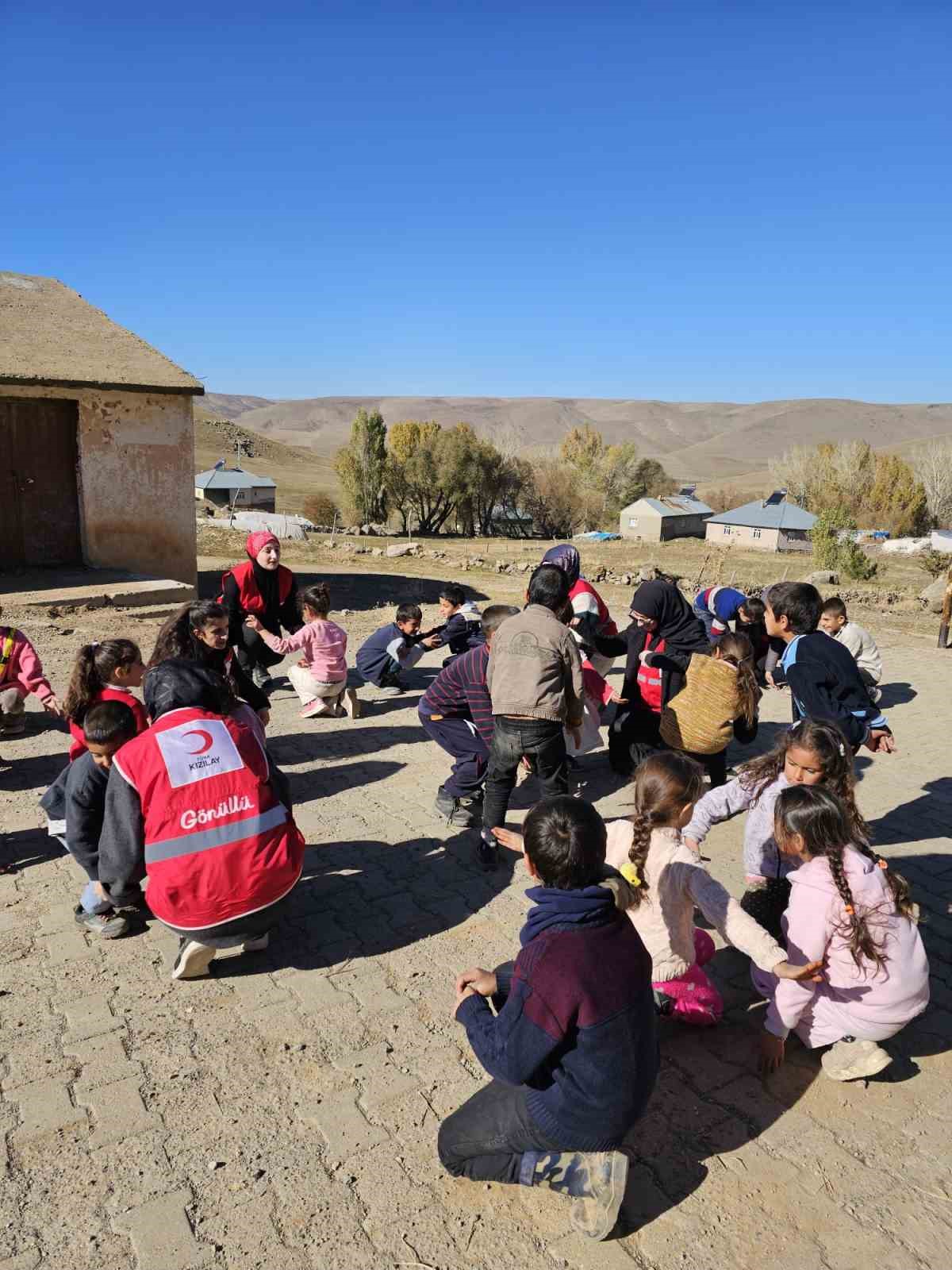 Hamur’da Kızılay Haftası etkinlikleri renkli görüntülere sahne oldu
