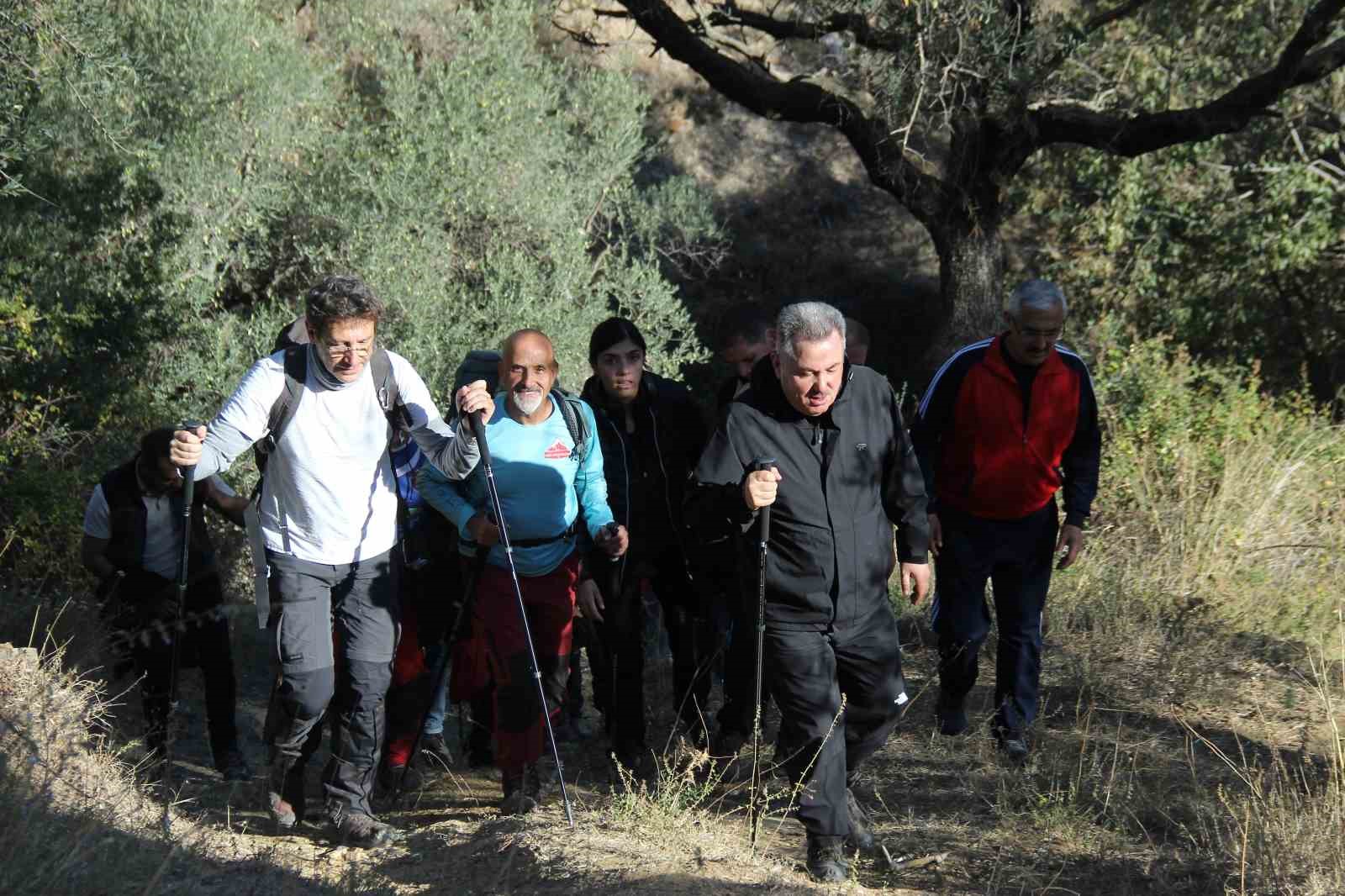 İzmir Valisi Elban Efeler Yolu’nda yürüdü