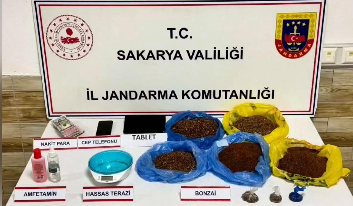 Markette uyuşturucu alışverişi kameralara takıldı
