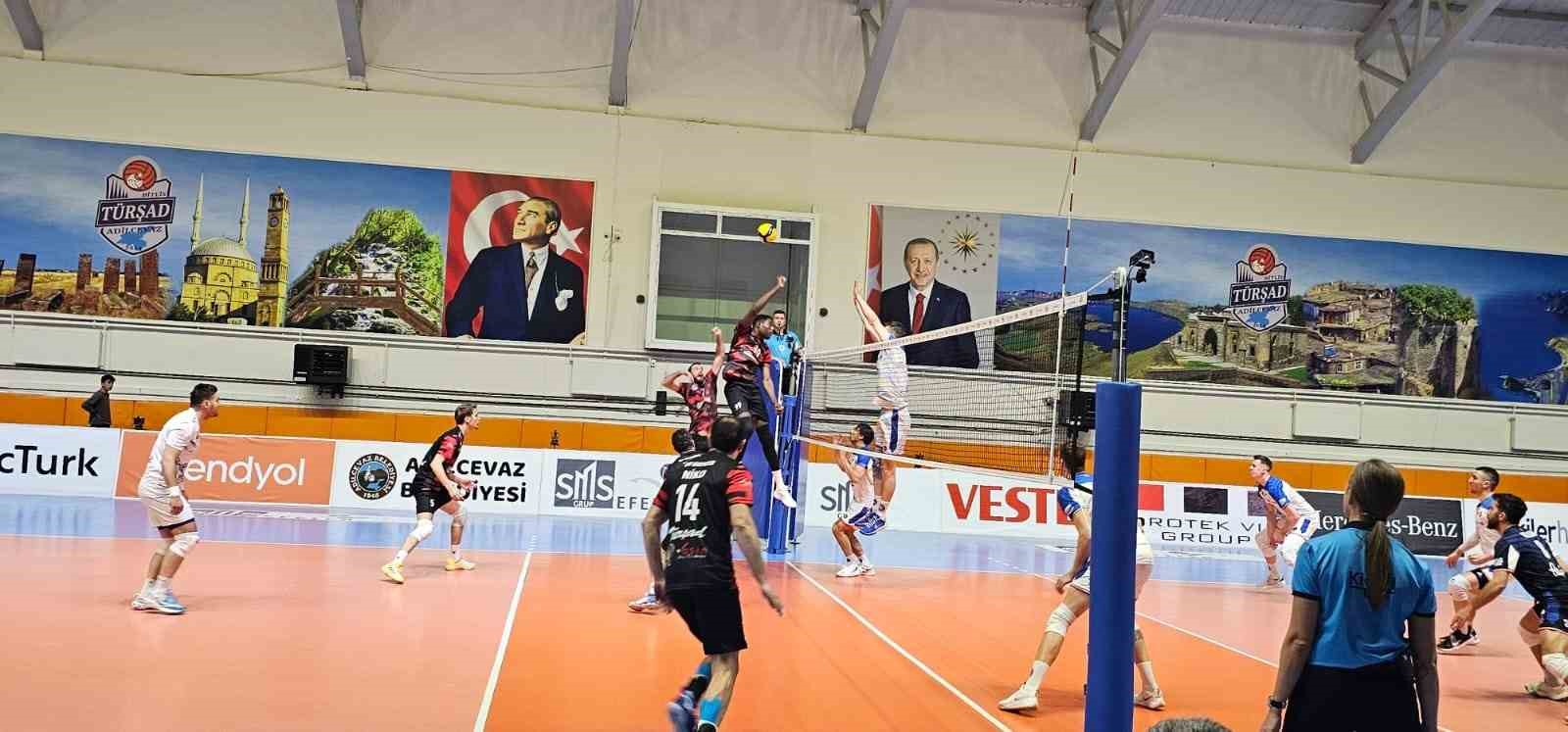 Efeler Ligi: TÜRŞAD: 0 - Halkbank: 3
