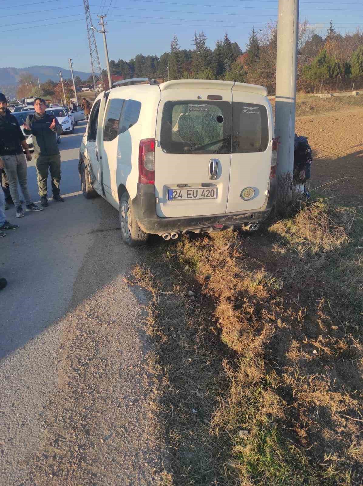 Motosiklet ile hafif ticari araç çarpıştı: 1 yaralı
