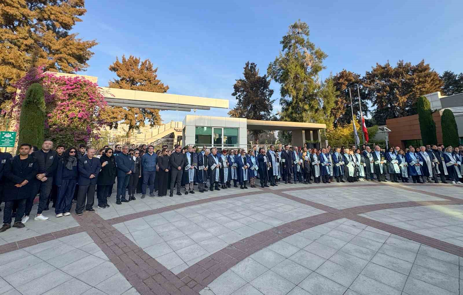 Yaşar Üniversitesi, 10 Kasım’da Ata’yı andı