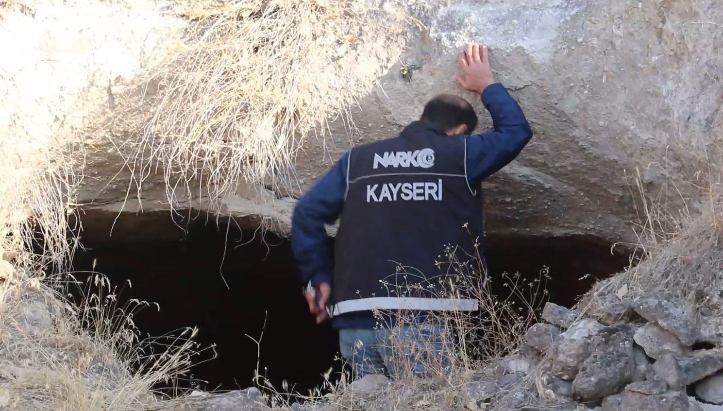 Narko - Asayiş Uygulaması’nda her yer didik didik arandı
