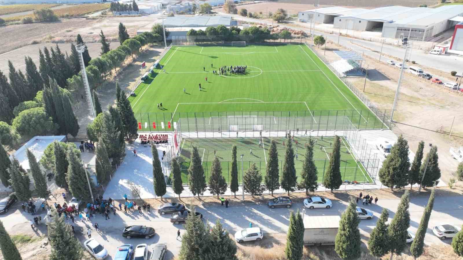 Manisa’ya 245 seyircili yeni futbol sahası kazandırıldı