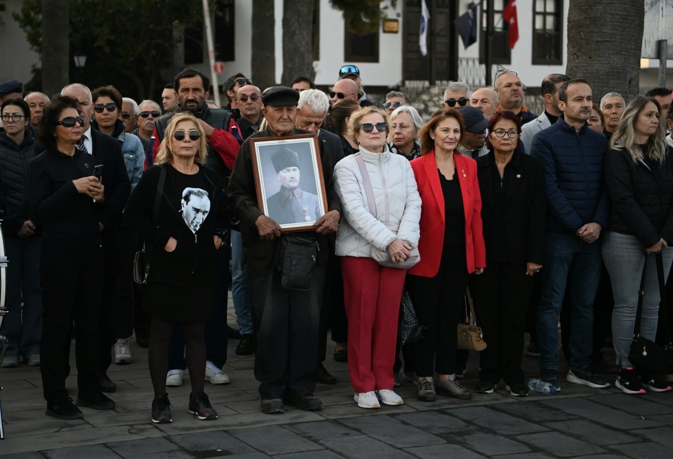 Kuşadası Ata’sını saygı ve özlemle andı
