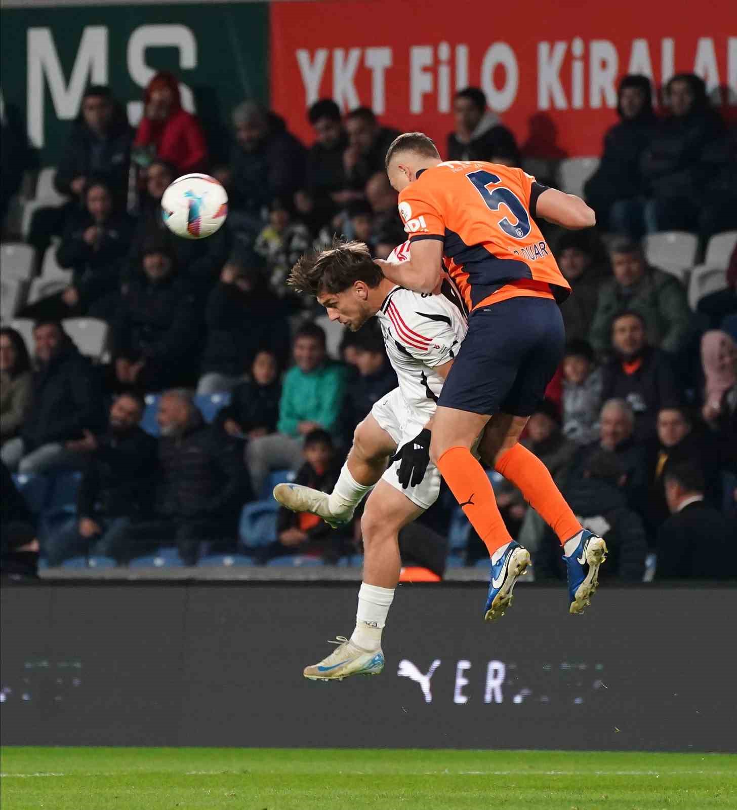 Trendyol Süper Lig: RAMS Başakşehir: 0 - Beşiktaş: 0 (Maç devam ediyor)
