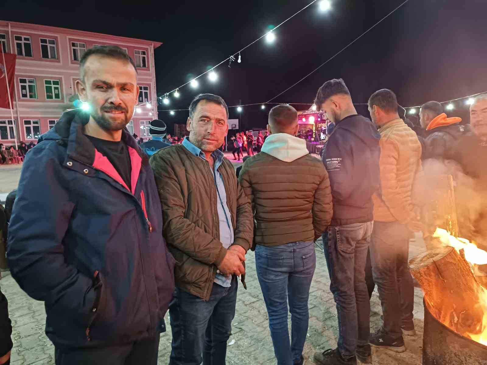 &lsquo;Kınalı Kuzular&rsquo; asker eğlencesinde moral depoladı
