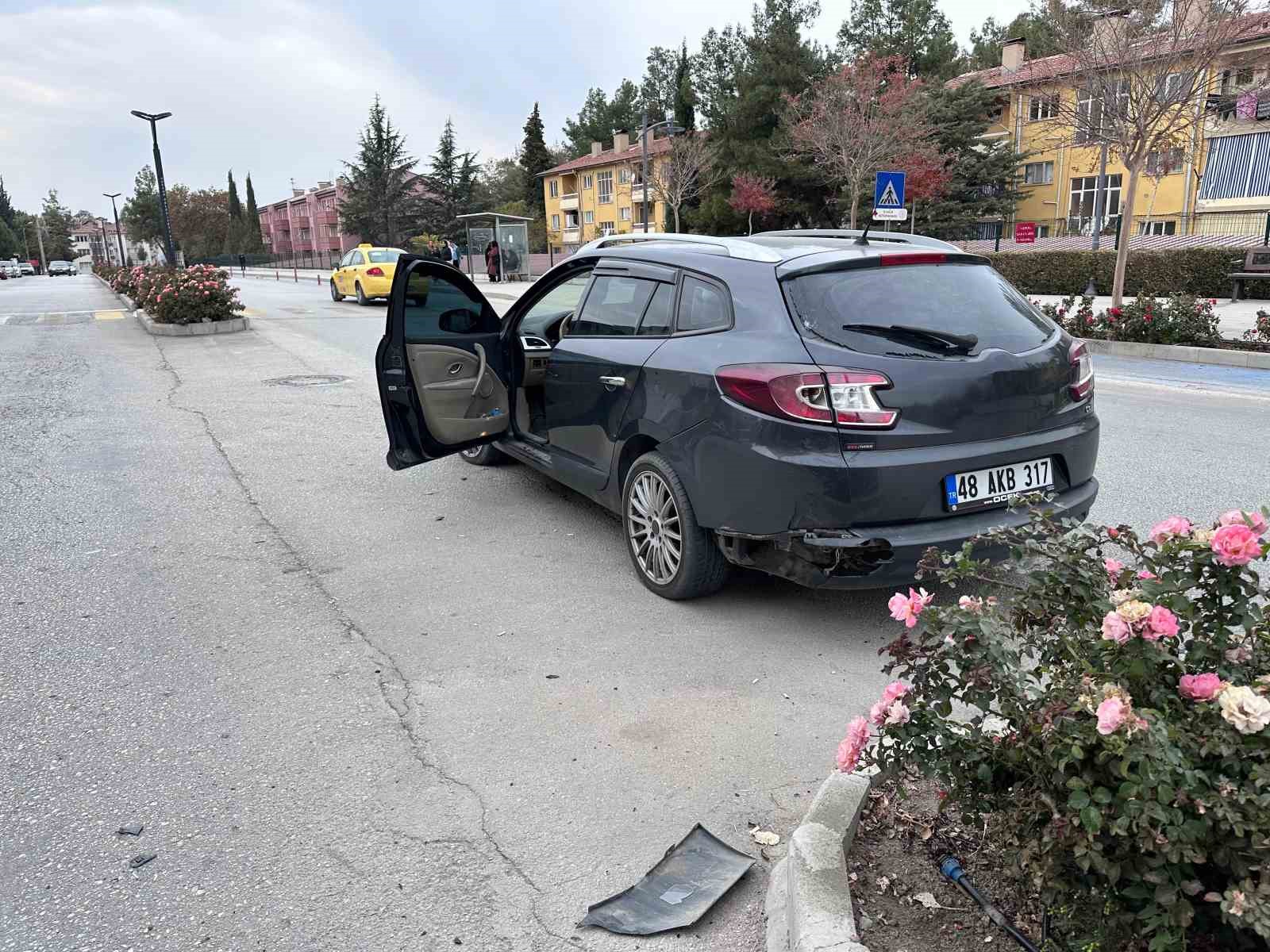 Otomobil ile motosiklet &ccedil;arpıştı: 1 yaralı
