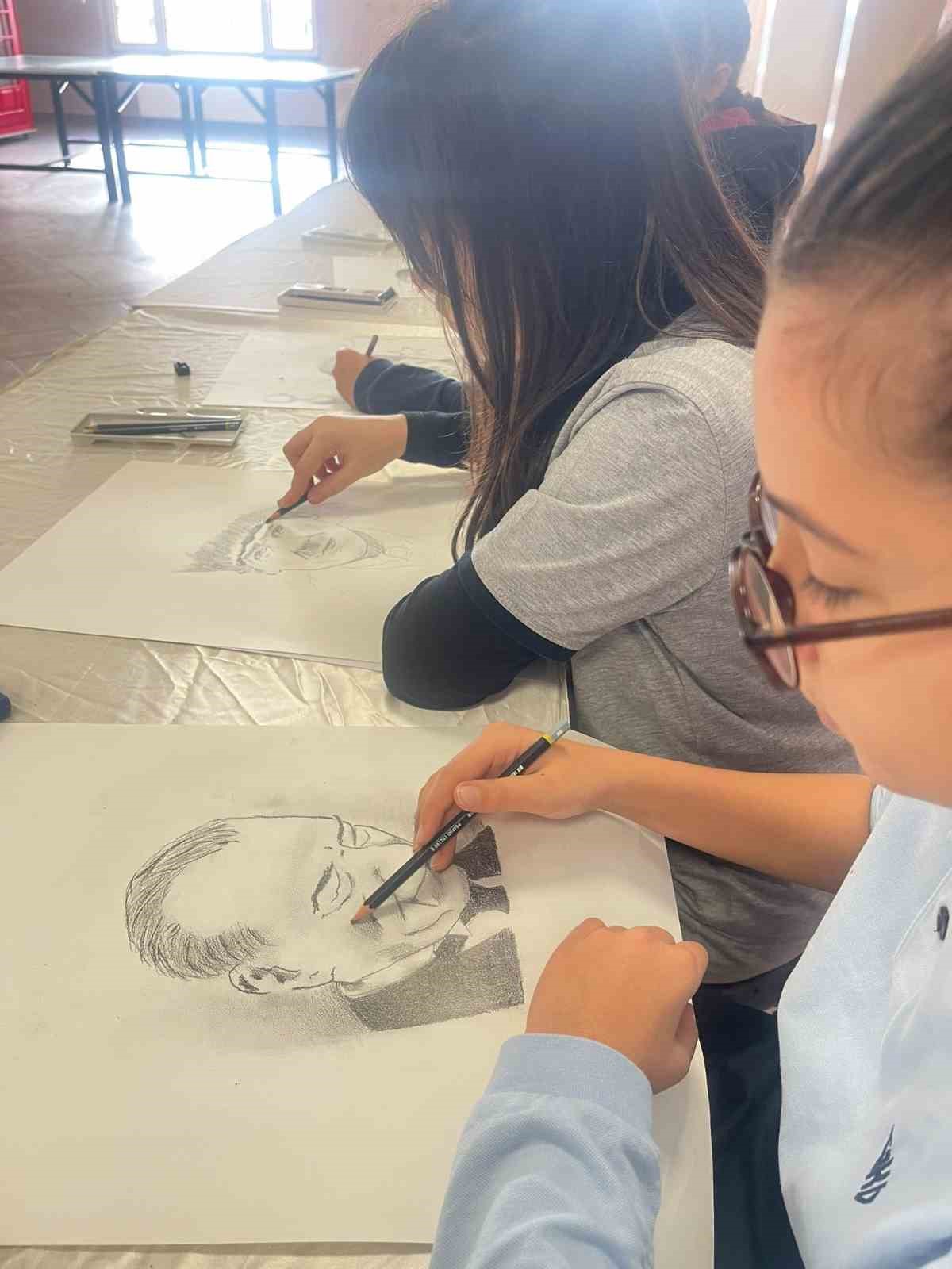 Gaziantep Kolej Vakfı&rsquo;nda Canlı Performans resim yarışması
