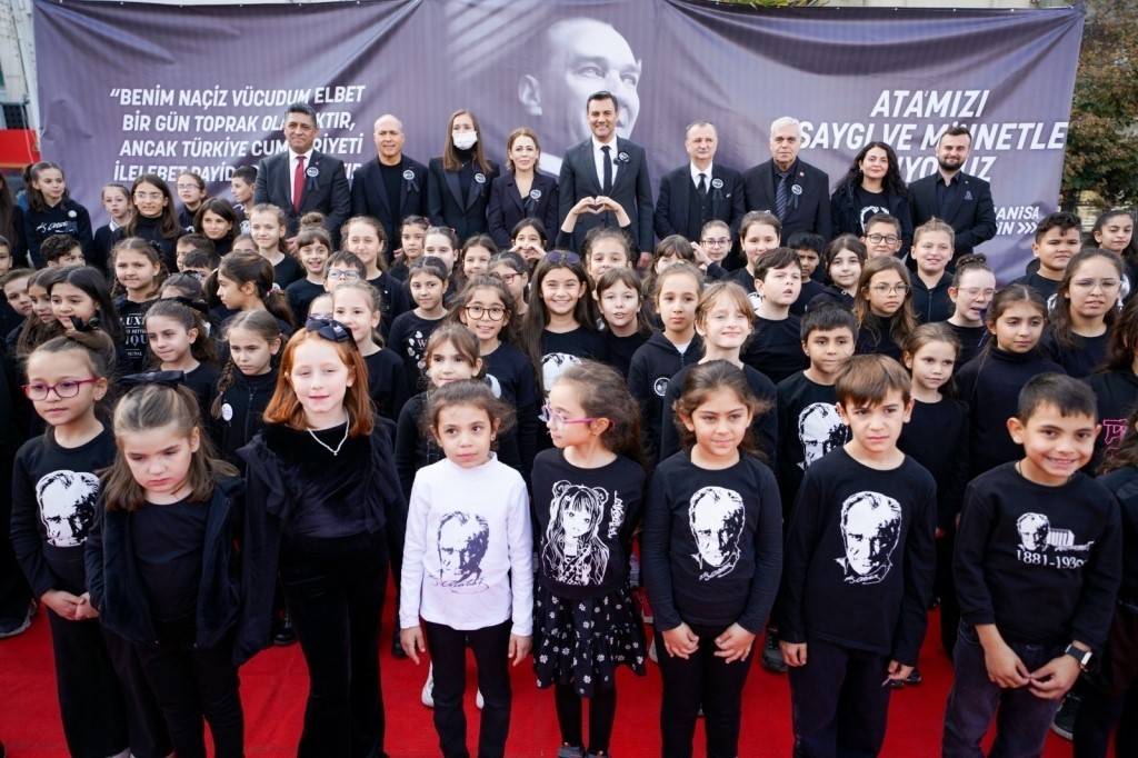 Binlerce Manisalı Atatürk’e saygı için yürüdü