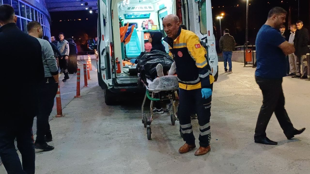 Çorum’da kontrolden çıkan otomobil tarlaya devrildi: 1 yaralı
