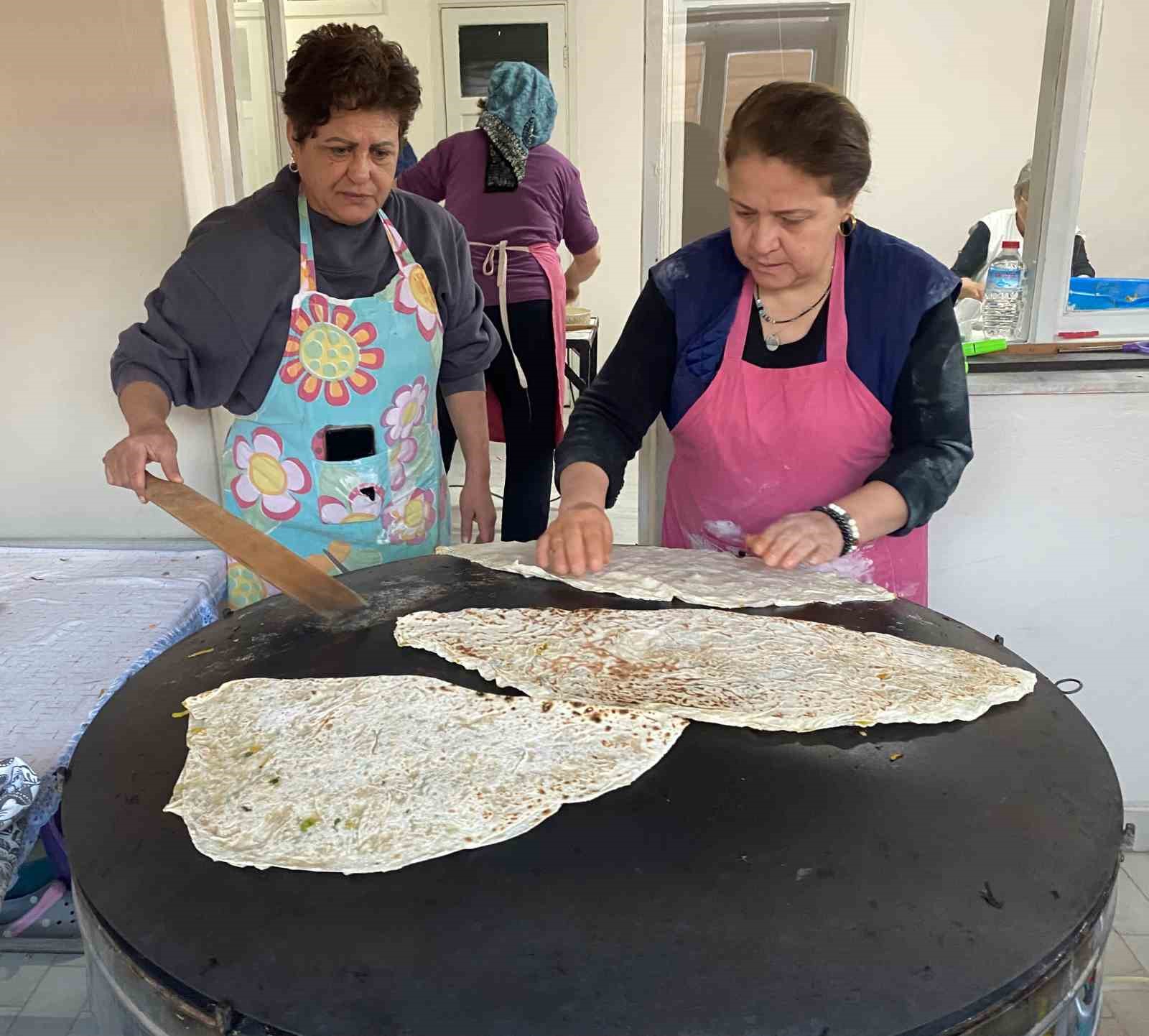 Kendileri &uuml;retip satarak &ouml;ğrenci okutuyorlar
