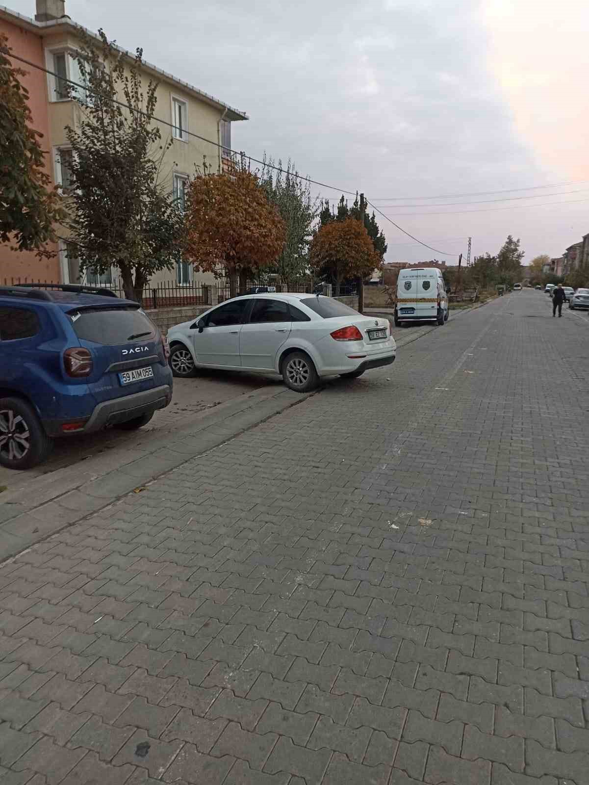 Cinnet ge&ccedil;iren gen&ccedil; annesini &ouml;ld&uuml;rd&uuml;
