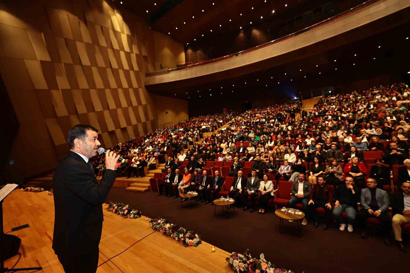 Başkan &Ccedil;avuşoğlu; &ldquo;T&uuml;m d&uuml;nyanın imrenerek baktığı bir lidere sahibiz&rdquo;
