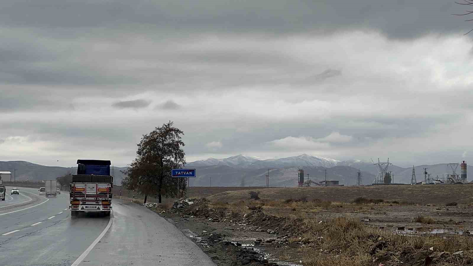 Tatvan&rsquo;da kar yağışı
