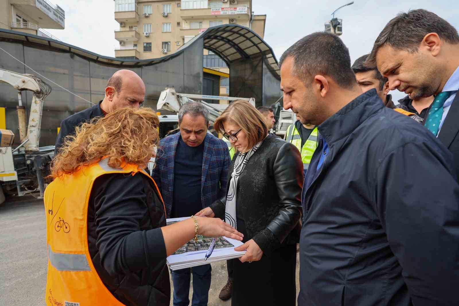 Gaziantep Büyükşehir, Tugay Köprülü Kavşağı’nda şerit arttırma çalışmalarına başladı