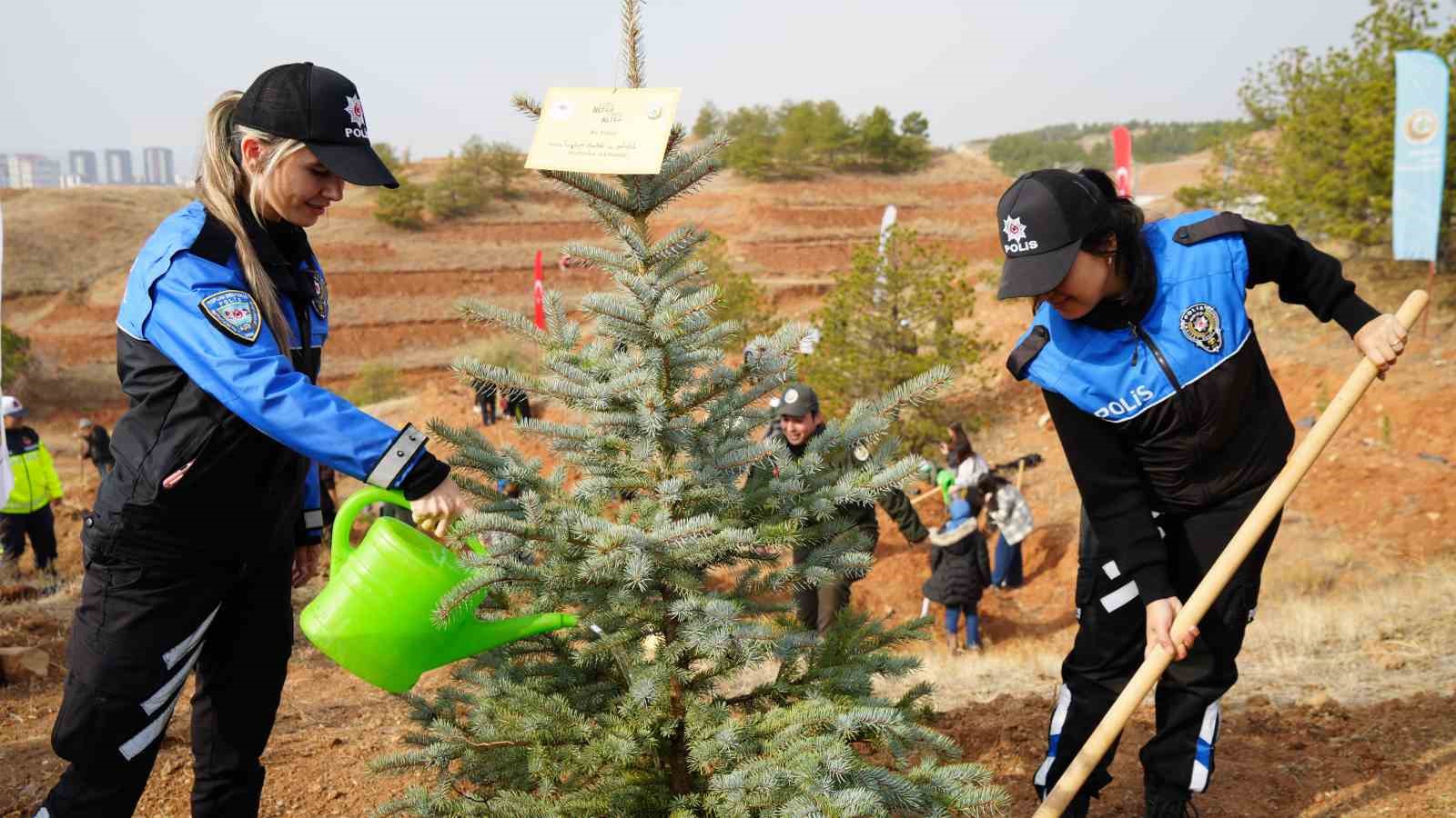 Kırıkkale’de yüzlerce fidan toprakla buluşturuldu