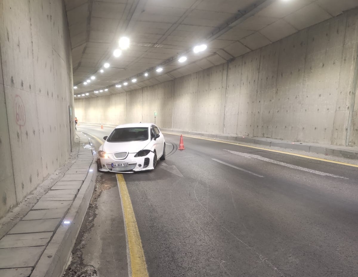 Erkenek t&uuml;nelinde kaza: 2 yaralı
