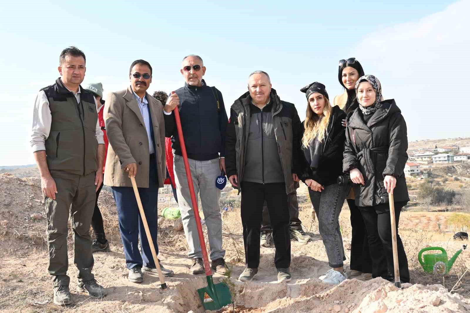 Vali ağa&ccedil; diken gazetecileri fotoğrafladı
